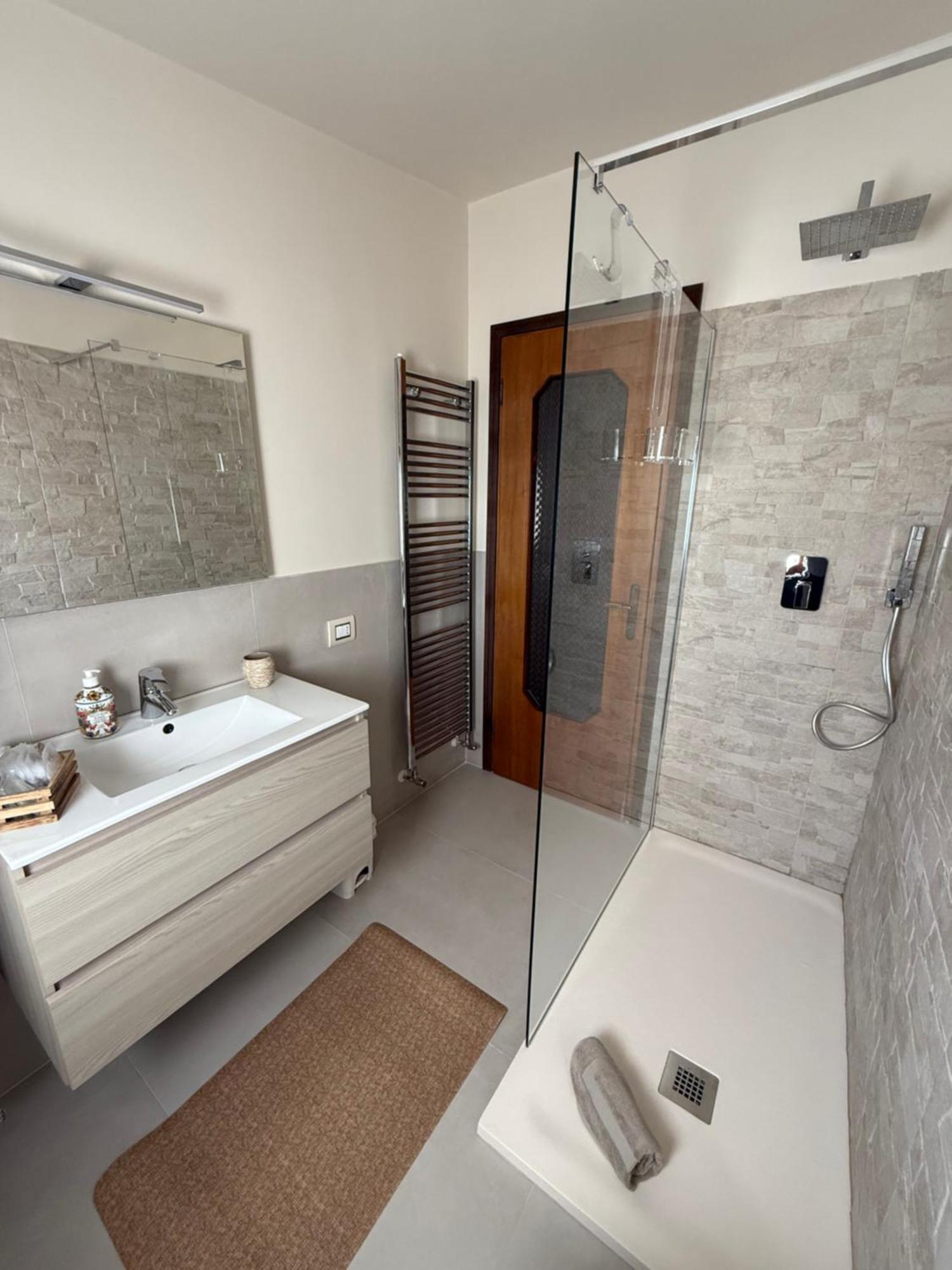 B&B Villa Mirella Casnate Con Bernate Luaran gambar