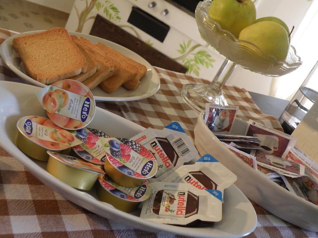 B&B Villa Mirella Casnate Con Bernate Luaran gambar