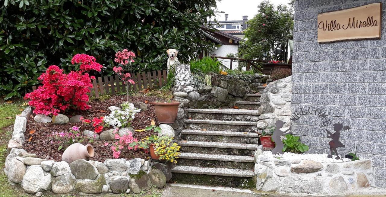 B&B Villa Mirella Casnate Con Bernate Luaran gambar